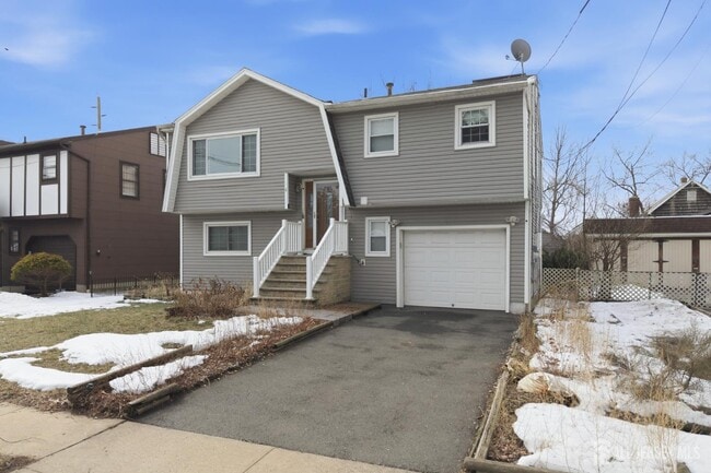 Building Photo - 6 Cherry St