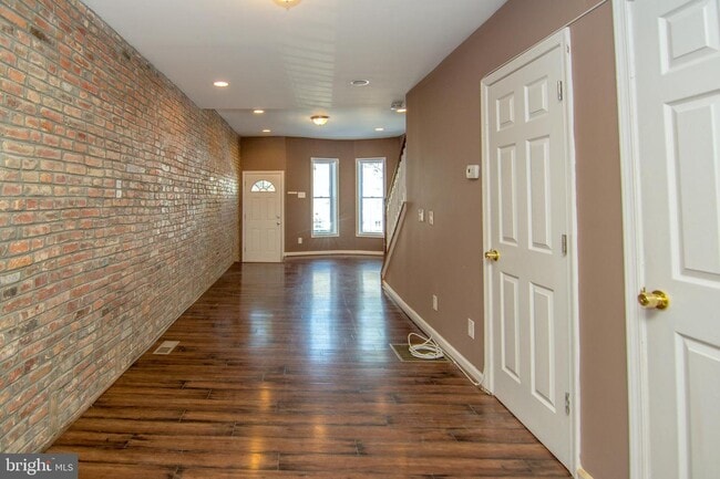 Building Photo - 1306 S Carey St