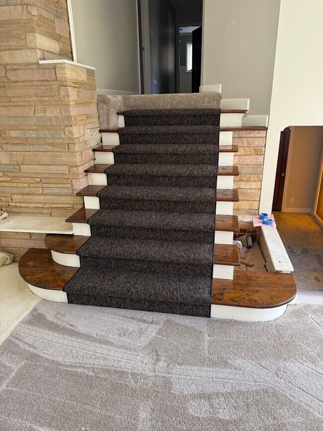 Building Photo - 5755 Doncaster Dr