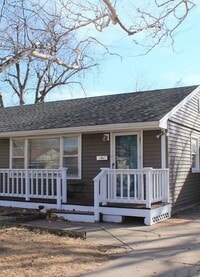 Building Photo - 725 W 22nd Ave