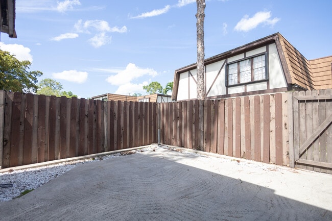 Building Photo - 110 Weybridge Cir