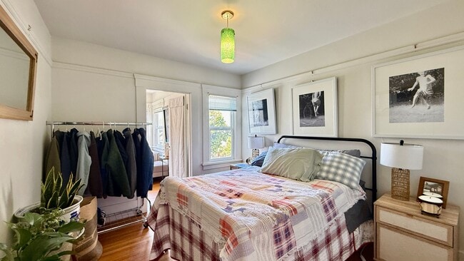 Building Photo - DREAM HOME! Spacious 3 BR + Sunroom/ 1.5 BA  in the Richmond area- AMSI