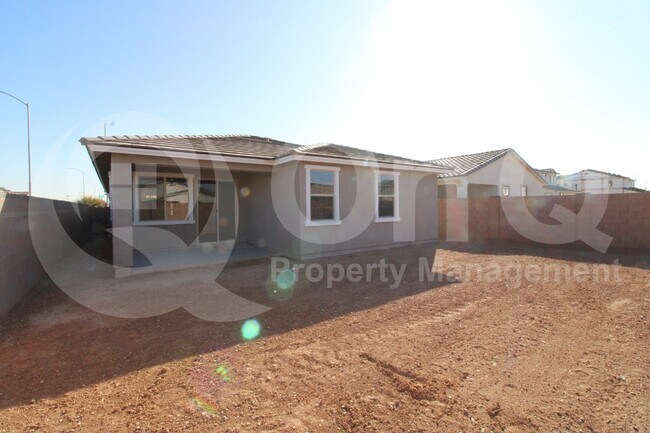 Building Photo - 5716 S Romano
