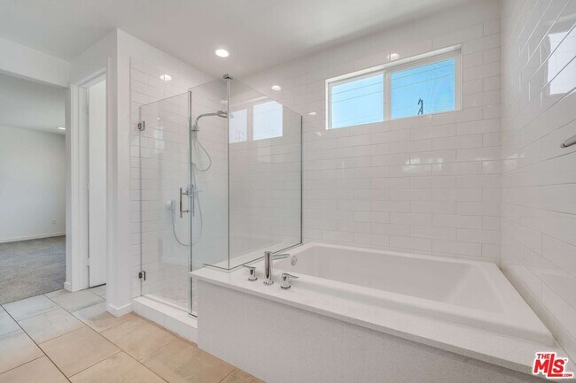Building Photo - 4320 N Eagle Rock Blvd
