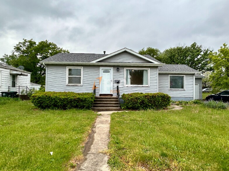 Primary Photo - 336 N Wisconsin St