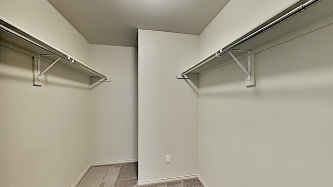 Building Photo - Very Nice 3 Bedroom 2 Bath Home in Yukon Schools