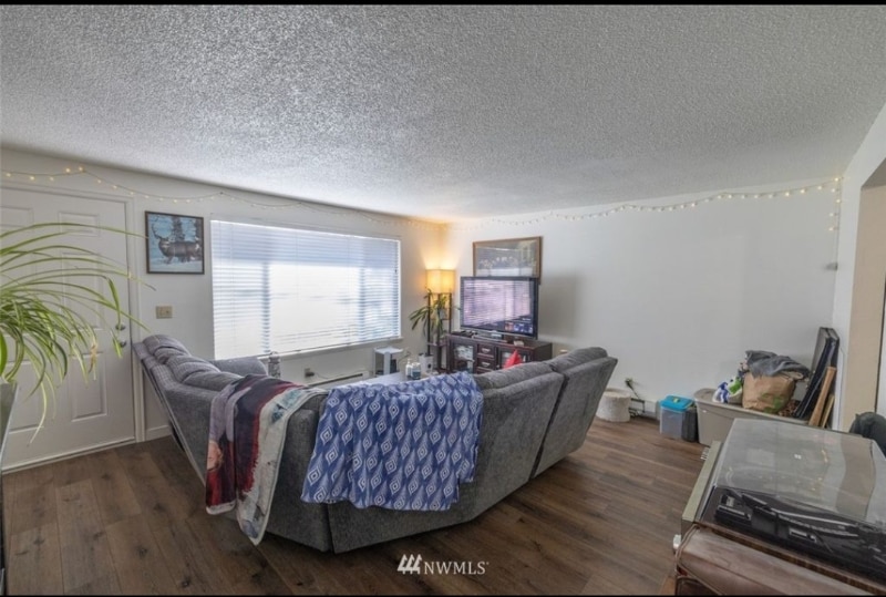 Building Photo - 2201 Happy Ct