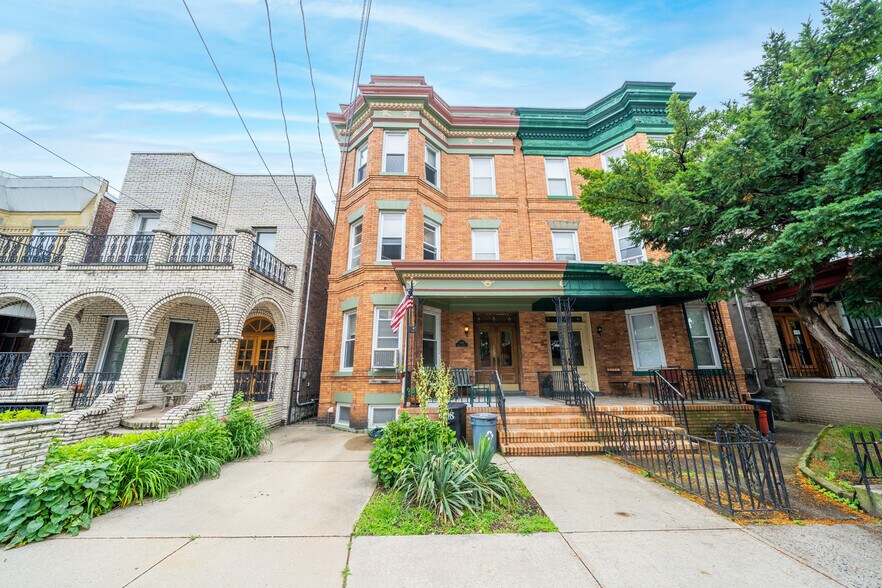 Building Photo - 508 Hudson Ave