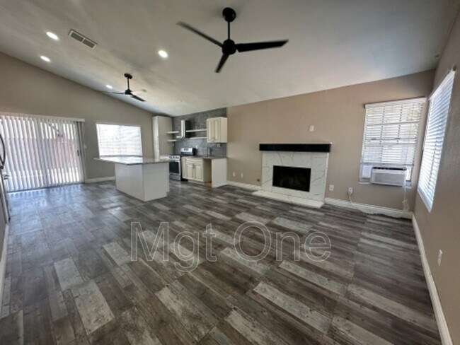 Building Photo - 543 Prairie Way