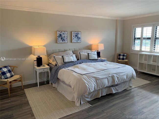 Building Photo - 4900 N Ocean Blvd