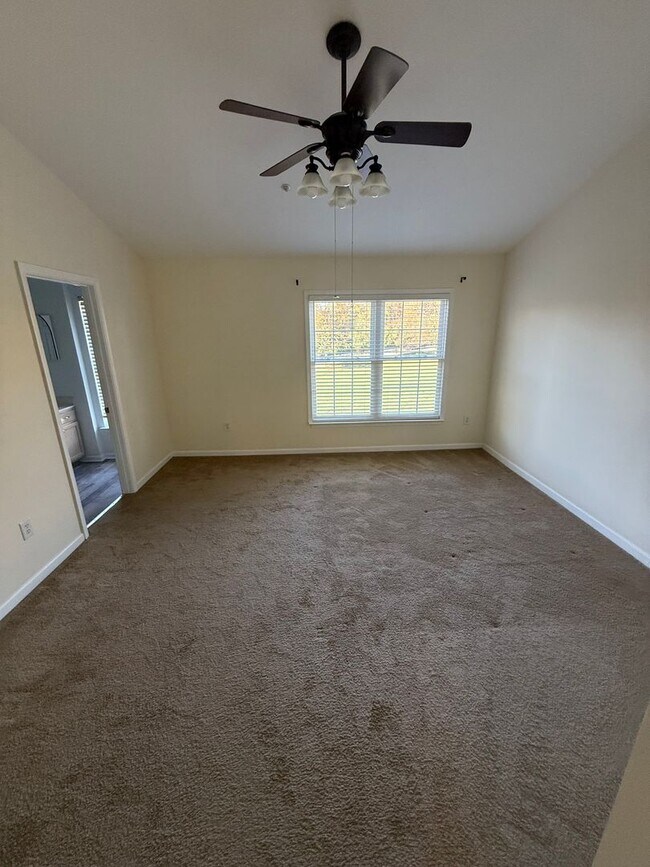 Building Photo - Spacious Townhome in desirable Bel Air Nei...