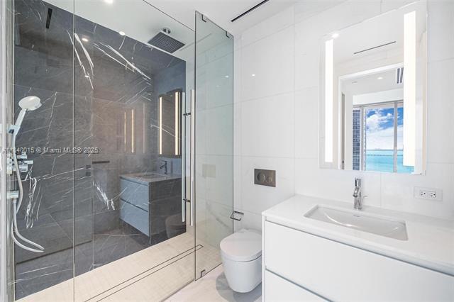 Building Photo - 300 Biscayne Boulevard Way