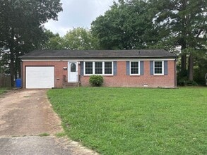 Building Photo - 163 Alva Cir
