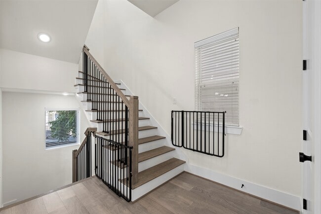 Building Photo - 1406 W 21st St