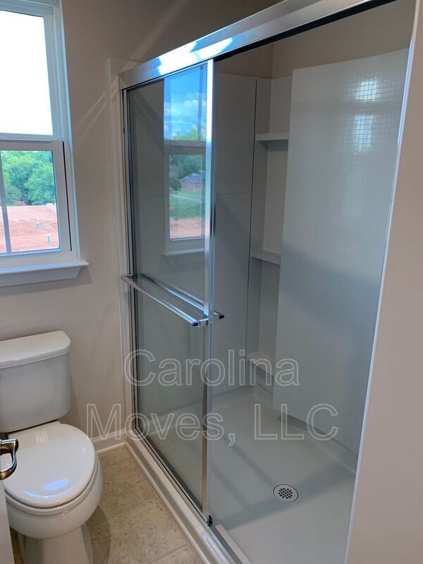 Building Photo - 10 Country Dale Dr