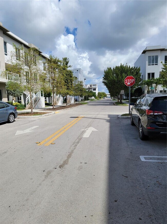 Building Photo - 6310 NW 103rd Pl
