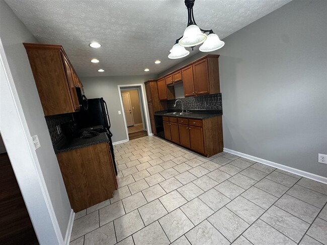 Building Photo - 484 Crossfield Way