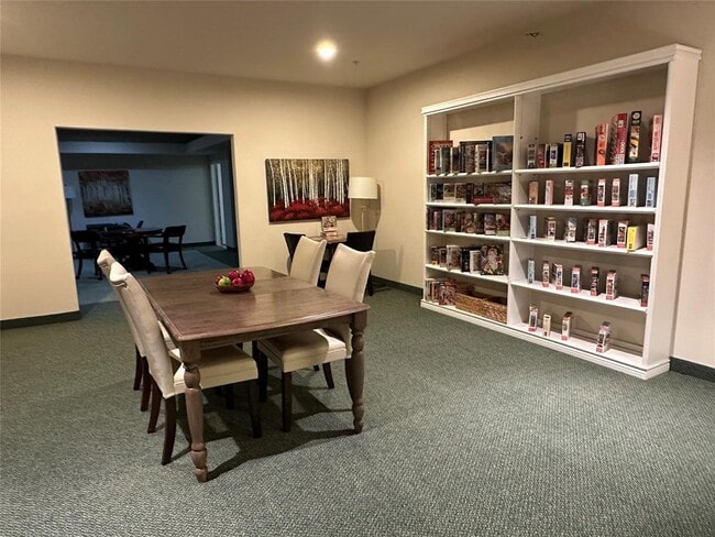 Building Photo - 2815 Kings Crossing Dr