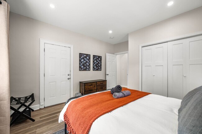 Building Photo - 1215 N Warman Ave