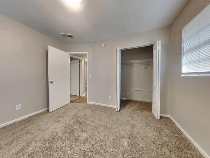 Building Photo - 8207 Patou Dr S