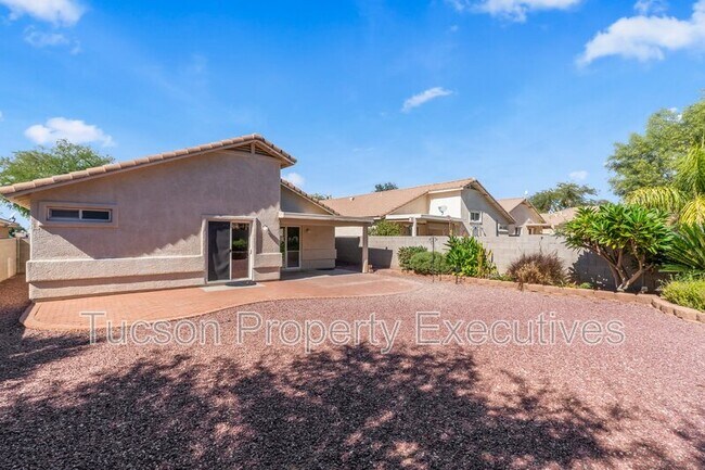 Building Photo - 13256 N Hammerstone Ln