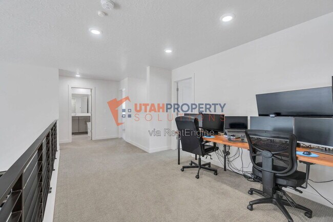 Building Photo - 213 W Prickly Pear Dr