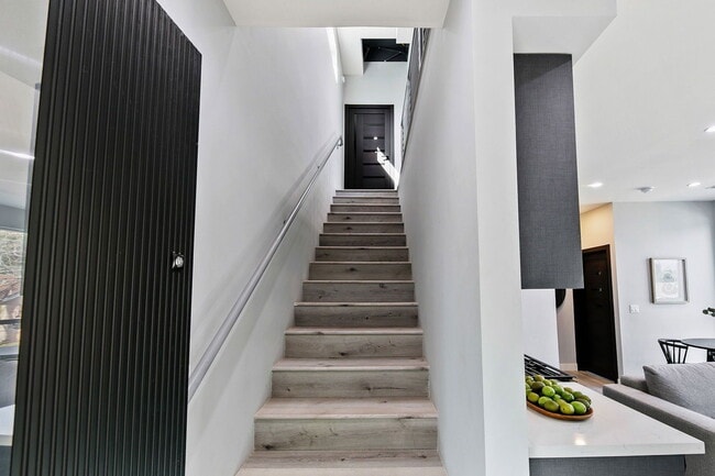 Building Photo - 13637 N Fellows Ave