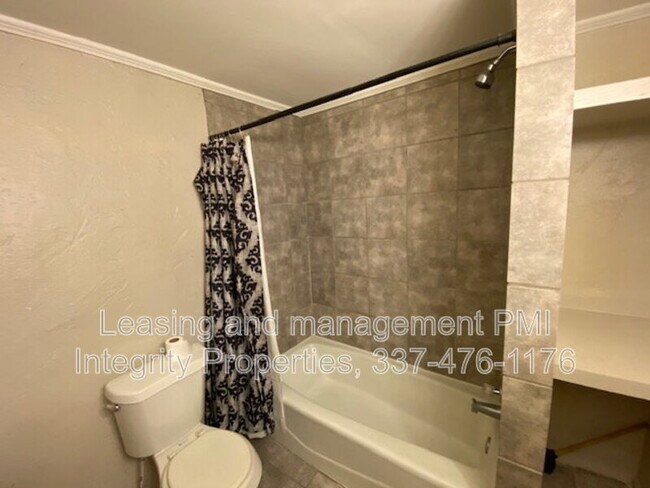 Building Photo - 318 Auburn Dr