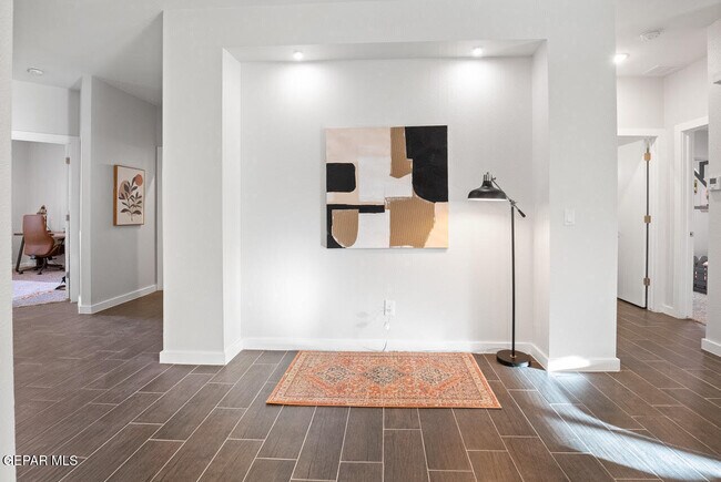 Building Photo - 245 Emerald Tower Dr