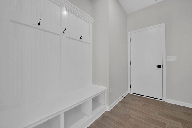 Building Photo - High End-New Build 5 Bed Home Plain City