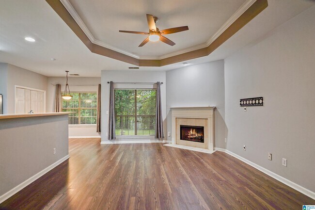Building Photo - 560 Summit Cir