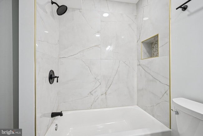 Building Photo - 3547 Finlaw Ave