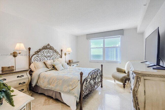 Building Photo - 2501 S Ocean Dr