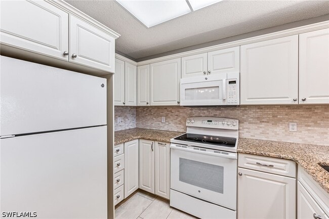 Building Photo - 900 Arbor Lake Dr