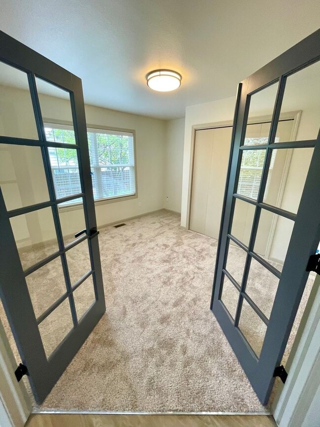 Building Photo - 201 Manor Ct