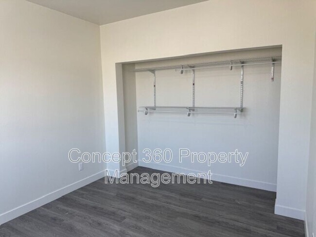 Building Photo - 226 W 87th St
