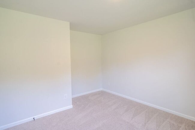 Building Photo - 142 Geranium Wy