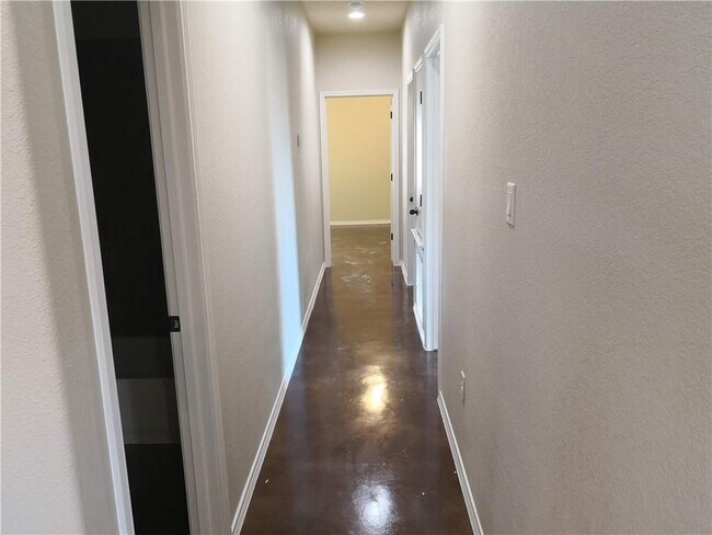 Building Photo - 233 Joanne Lp