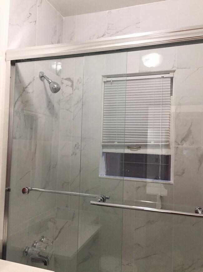 Building Photo - Huge One Bedroom with great light!  Newly ...