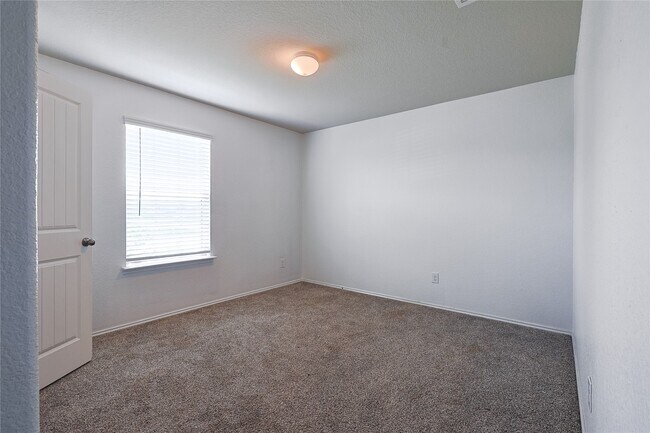 Building Photo - 707 Acacia Park Ln