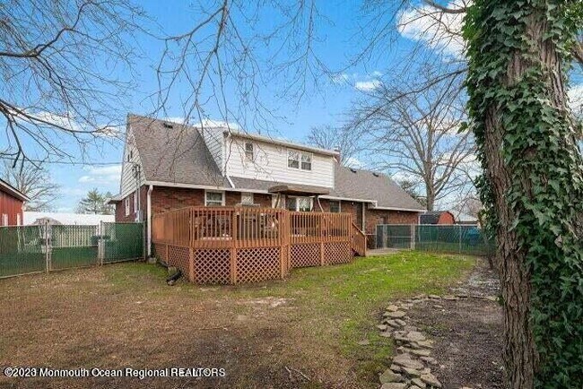 Building Photo - 573 Lloyd Rd
