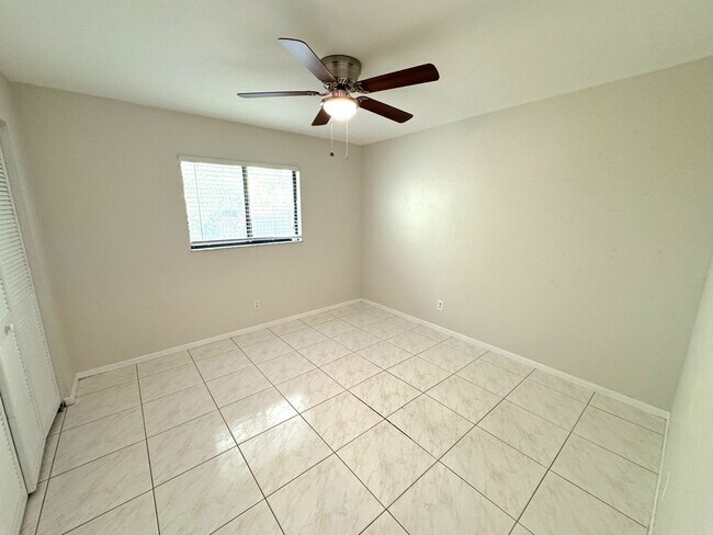 Building Photo - ** NORTH NAPLES ** 3 BED / 2 BATH - FENCED YARD - NO HOA! - PET OK - ANNUAL RENTAL