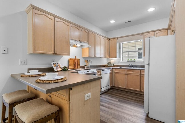Building Photo - 9305 Brook Forest Cir