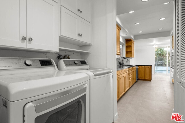 Building Photo - 8704 Gregory Wy