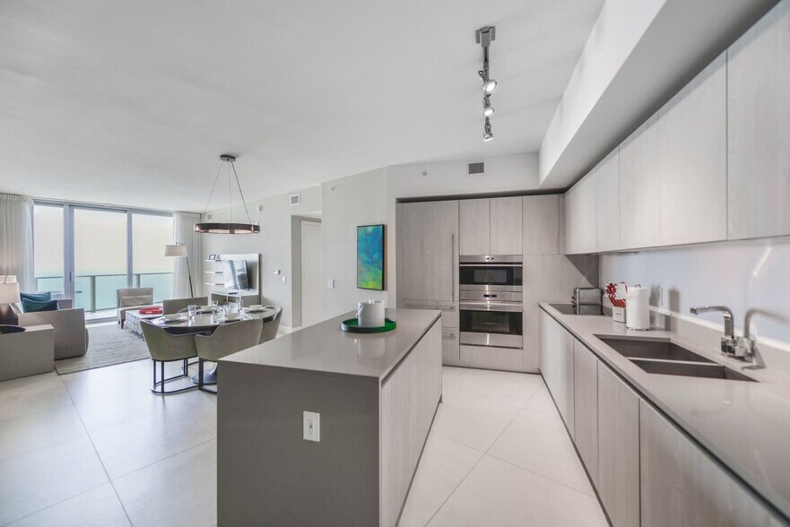 Building Photo - 4111 S Ocean Dr