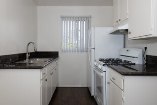 Interior Photo - Colonial House Apartments