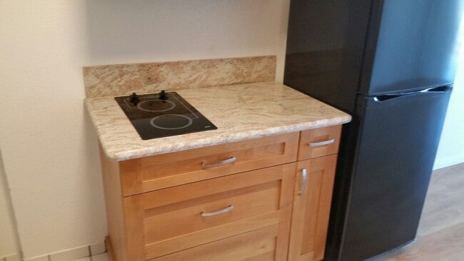 Building Photo - Remodeled High floor furnished Studio/1 Bath at Island Colony - Available 11/30/25