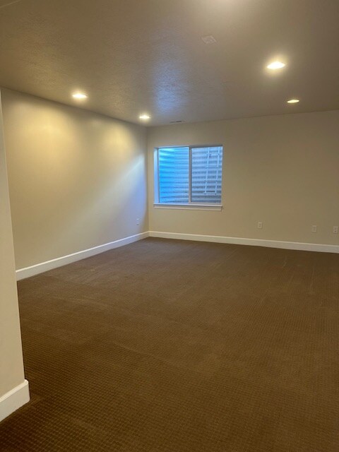 Building Photo - 645 Wyngate Pointe Ln