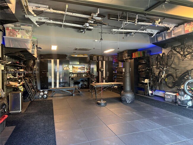 Building Photo - 3554 W Glencoe St