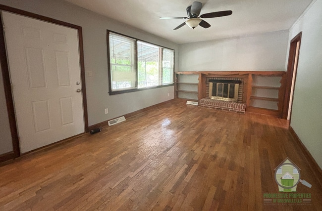 Building Photo - 206 Von Hollen Dr